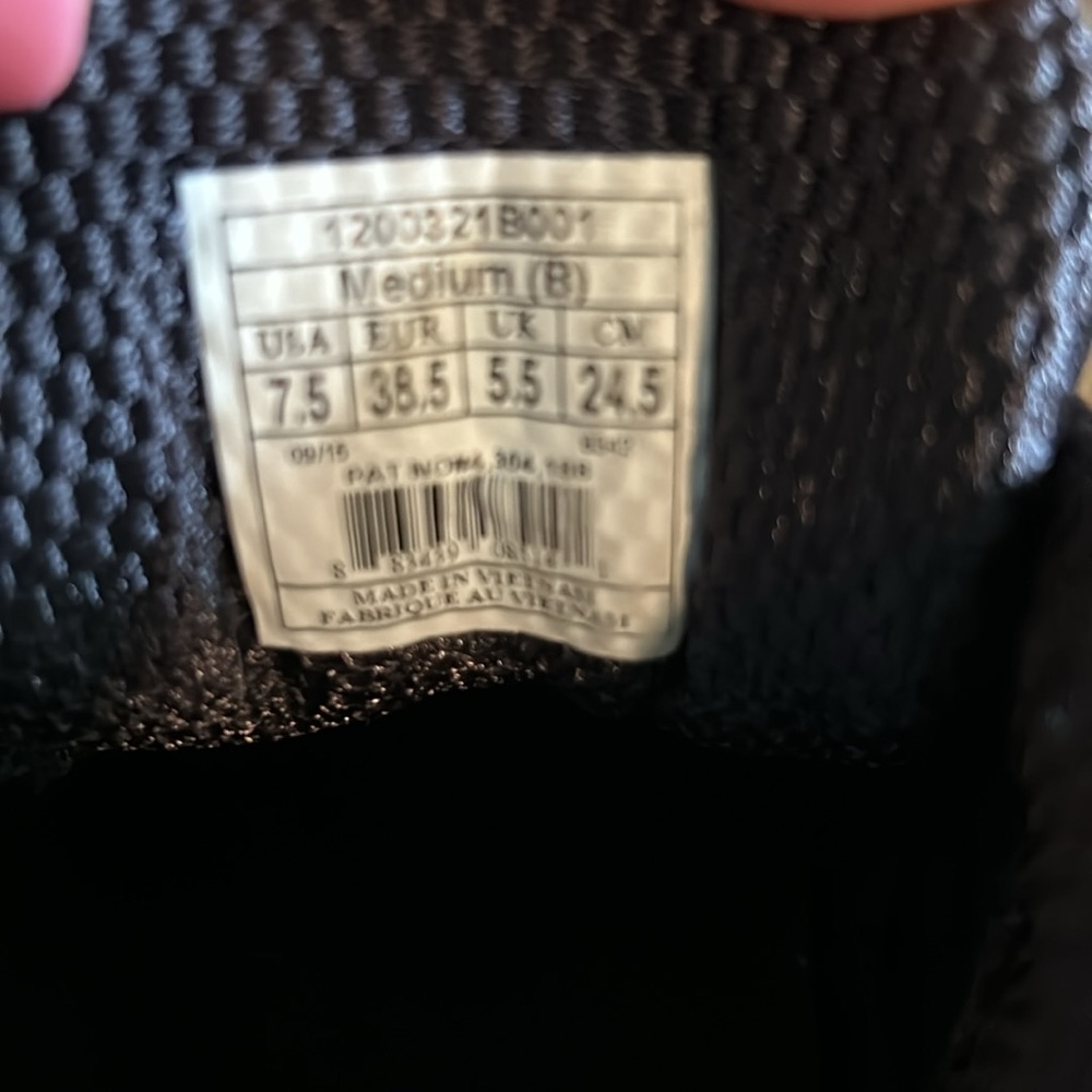 Brooks Sneakers - image 4